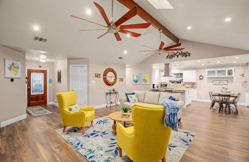 The Woods House | Spacious 3bdrm w/hot tub 20 mins from DT Austin