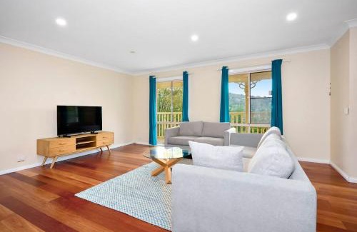 Upper Ferntree Gully House | Spacious 3BR Family Haven in Upper Ferntree Gully