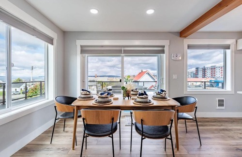Port Gardner House | Spacious 3BR Home Sleeps 8 Private Backyard