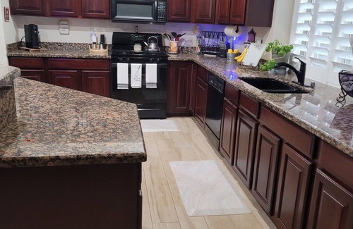 Adobe Highlands House | Spacious 4,000 sq ft home. 4 bedroom, 4 bath, 4 queen, 2 king beds, 1 hide-a-bed