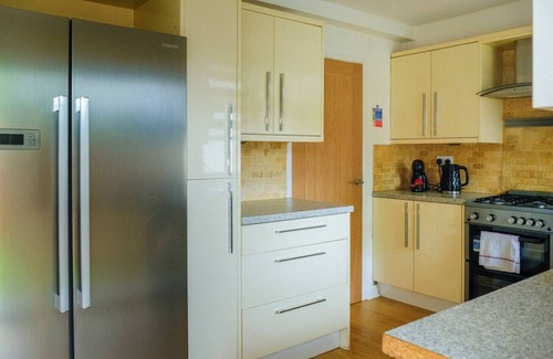 Bellshill House | Spacious 4-Bed Home Near Glasgow | Free Parking & Garden