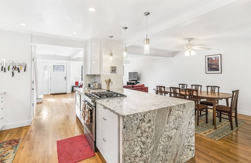 Allston House | Spacious 4 Bed/2.5 Bath Condo with Large Kitchen, Free Parking - Pet Friendly!