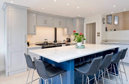 Northcote House | Spacious 4 Bed House, Battersea