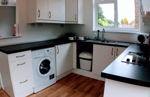 Oldland Common House | Spacious 4 bed home from home near Warwick Uni, Coventry, NEC