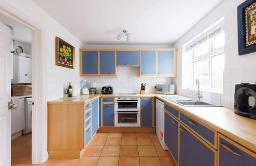 Selsey House | Spacious 4-Bed Seaside Retreat in Selsey