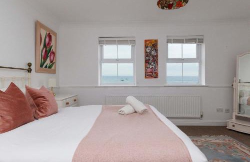 Selsey House | Spacious 4-Bed Seaside Retreat in Selsey