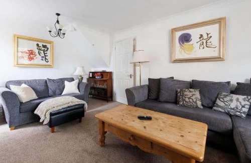 Selsey House | Spacious 4-Bed Seaside Retreat in Selsey