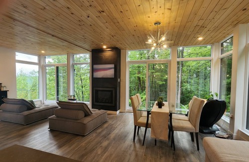 Wakefield House | Spacious 4-Bed w sauna, cozy fireplace & rooftop