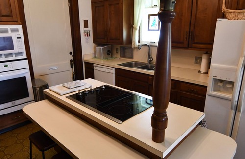 Lake Providence House | Spacious 4-bedroom house with WiFi and lake views in historic Lake Providence
