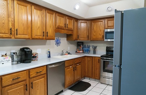 Windsor Heights House | Spacious 4-bedroom townhome in wonderful Windsor Heights with WiFi, AC