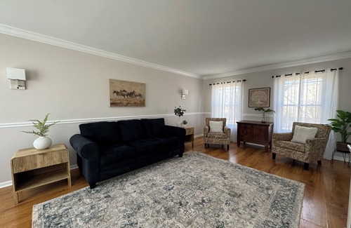 Downers Grove House | Spacious 4-bedroom house in quaint neighborhood with furnished basement.