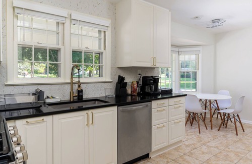 Colesville House | Spacious 4-bedroom house in amazing Silver Spring with WiFi, AC