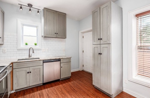 Olde Towne East House | Spacious 4-bedroom 3 baths in 2 story townhome in Old Towne East w/Game Room
