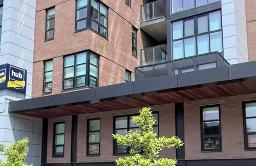Kerrytown Apartment | Spacious 4-bedroom apartment in delightful Ann Arbor with AC, fitness room