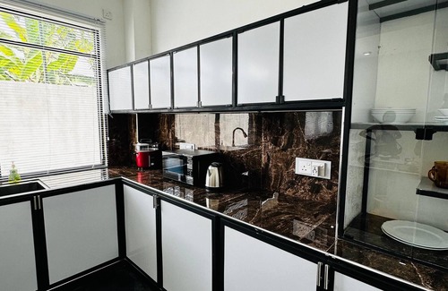 Maharagama Apartment | Spacious 4-bedroom apartment with AC and WiFi in beautiful Nugegoda