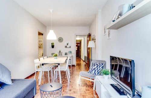 Sants-Badal Apartment | Spacious 4 Bedroom Apartment Fira BCN & Camp Nou