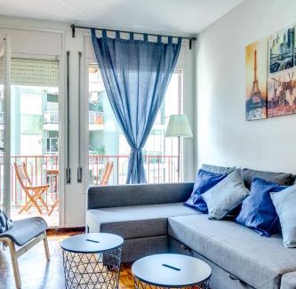 Sants-Badal Apartment | Spacious 4 Bedroom Apartment Fira BCN & Camp Nou