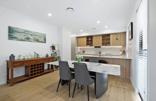 Gold Coast House | Spacious 4 Bedroom Retreat in Quiet Pocket
