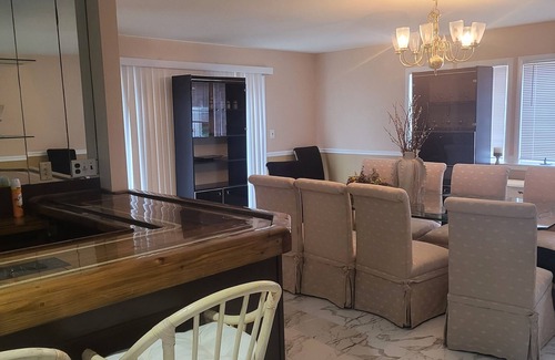 Bay Shore House | Spacious 4-bedroom house with WiFi, fitness room in amazing Bay Shore
