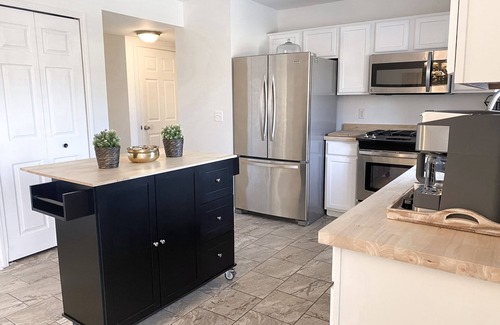 Wayne House | Spacious 4 Bedroom Home in a Quiet Neighborhood