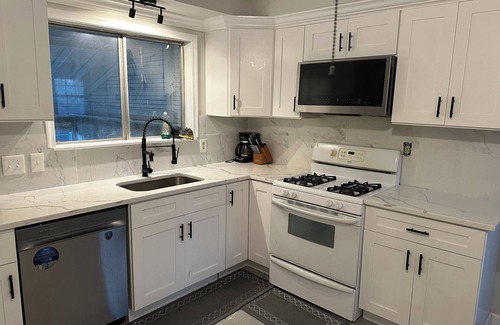 Rolling Road Farms House | Spacious 4-bedroom house in cool Woodlawn with AC, WiFi Baltimore DC area