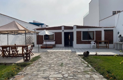 Mala House | Spacious 4-bedroom house in Playa Bujama with WiFi. Private Beach close to Asia.