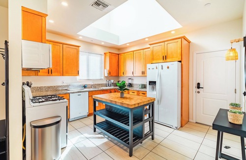 Waterfront House | Spacious 4-Bedroom Townhome/2-Car Garage/Cruise Terminal