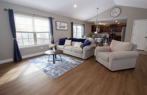 St. Robert House | Spacious 4-Bedroom Home Near Fort Leonard Wood with Fenced Backyard