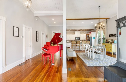 Covington House | Spacious 4-bedroom w/full en suite baths - 1/2 mile from Covington Square!