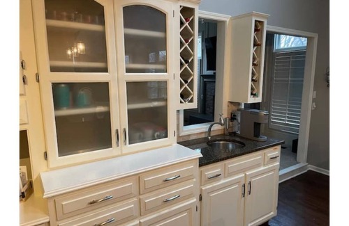 Overland Park House | Spacious 4 BR house; quiet suburb with amazing hwy access!