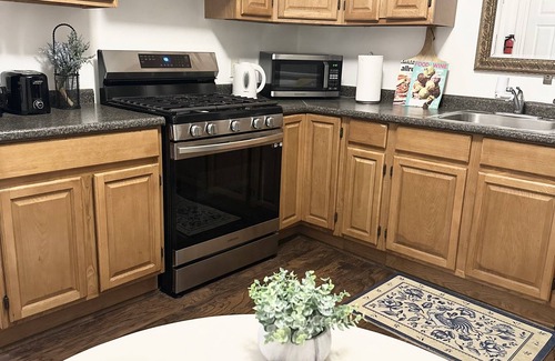Fox Point Apartment | Spacious 4B2B Loft, 2-min to Brown,Walk to everything,Private Kitchen