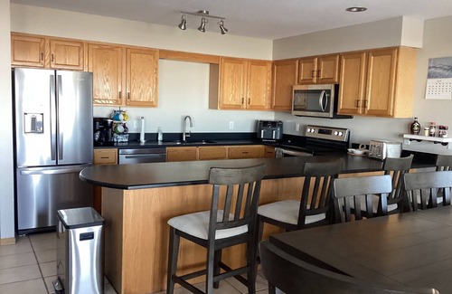 Onamia House | Spacious 4BD 3Bth townhouse on the peninsula!
