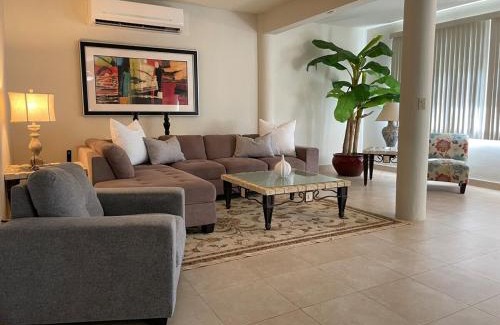 Tamuning House | Spacious 4bd25ba Retreat Near Hospital & Tumon