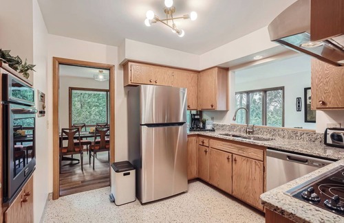 Fridley House | Spacious 4bedroom 3 bath vacation home NE of Minneapolis, short drive to it all!