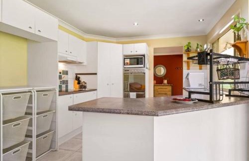 Forest Lake House | Spacious 4BR family retreat near mall at Forest Lake