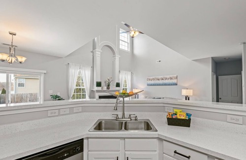 High Point House | Spacious 4BR Home – Near HPU, Market & Dining – Family & Business Ready!