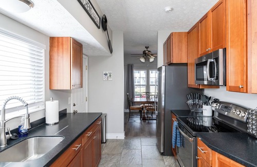 Englewood House | Spacious 4BR - King Bed - Near I-70