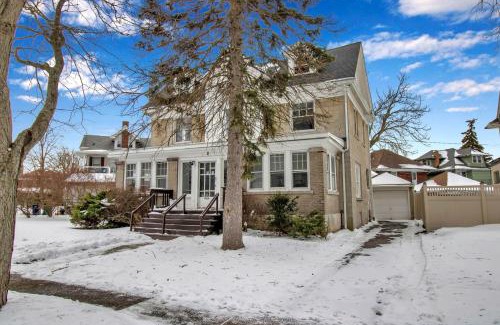 North Buffalo House | Spacious 4BR Near UB Niagara Falls - Pet Friendly