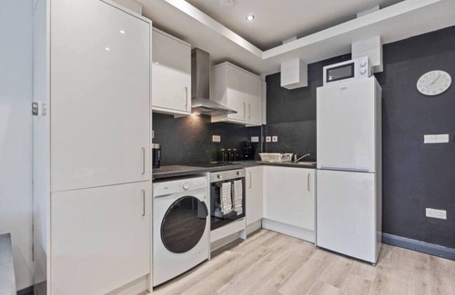 Banbury House | Spacious 5-bed Banbury House near Spiceball Park