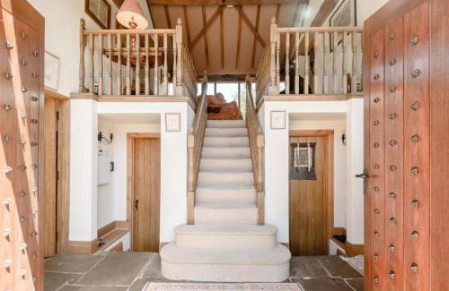 Shrawley House | Spacious 5 bed Barn in the Heart of Worcestershire