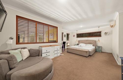 Nerang House | Spacious 5-Bed Retreat with Hot Tub & Pool