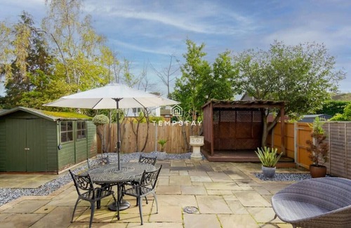 Sunninghill House | Spacious 5 bed Sunninghill with driveway parking