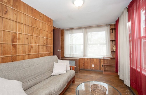 Cleveland House | Spacious 5 bedroom home near CWRU/hospitals!
