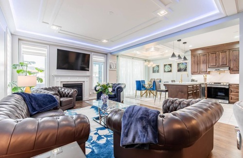 Niagara Falls Villa | Spacious 5-bedroom villa with WiFi and AC in amazing Niagara Falls