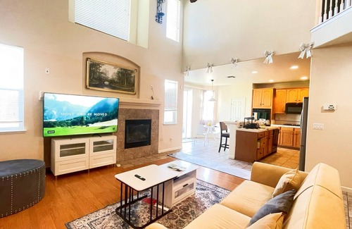 Elk Grove House | Spacious 5-bedroom 3-bath house in delightful Elk Grove