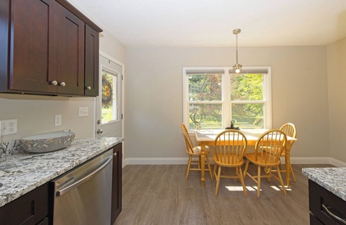 Baraboo House | Spacious 5-bedroom 4- bath house 1- mile to Devil's Lake.