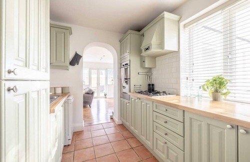 Fifield House | Spacious 5-Bedroom Family Home in Windsor