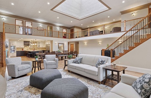 Montgomery House | Spacious 5-bedroom historic house in Montgomery, MN