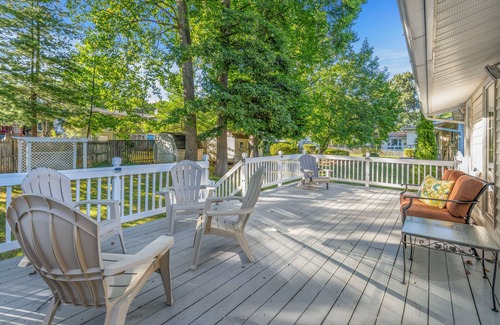 Aspen Hill House | Spacious 5-Bedroom House in Rockville Fast WiFi, Gaming Area & Fenced Yard