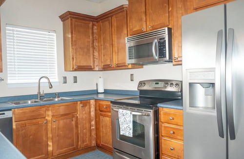 Southaven House | Spacious 5-bedroom house with WiFi, AC and parking in peaceful Southaven.